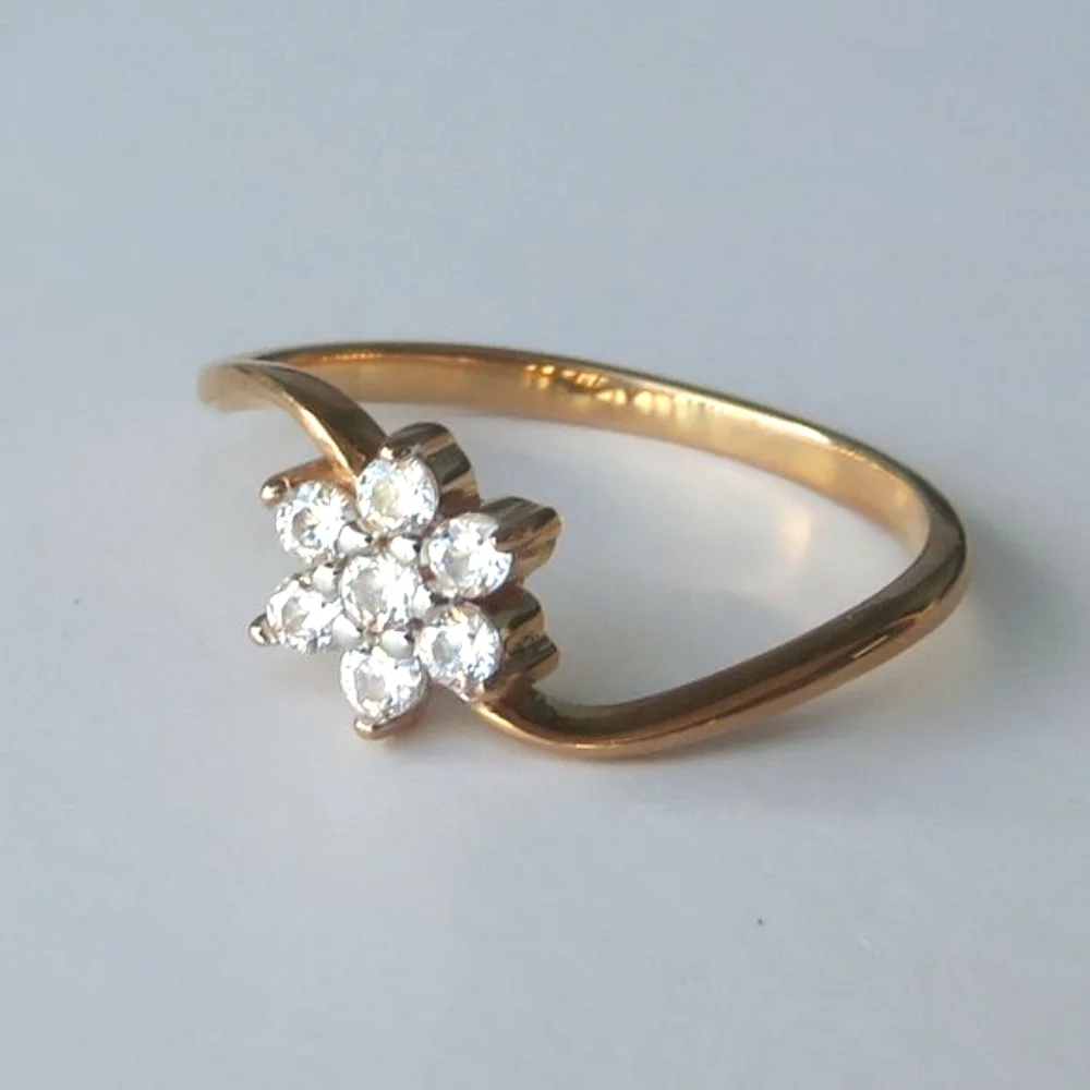 Flower Sparkling Fianite In 14K Rose Gold Ring. Size 7.5